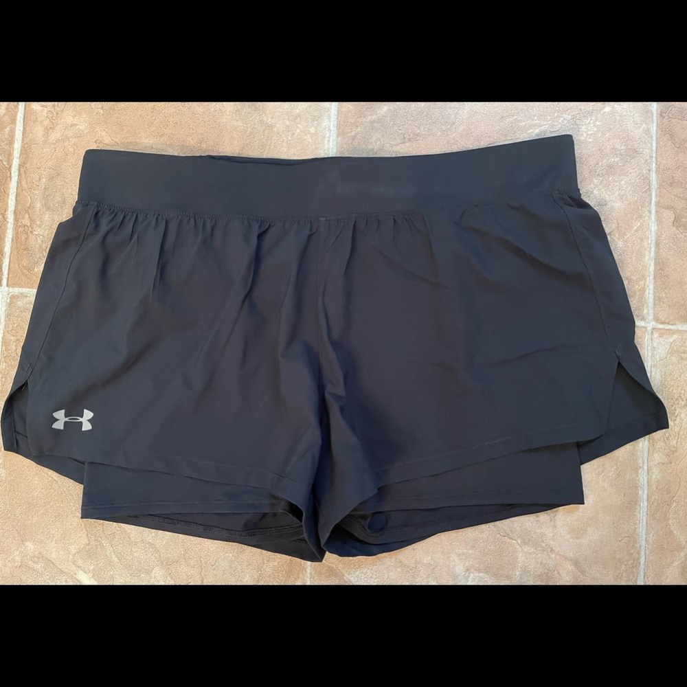 Under Armour 2 in 1 Shorts. XL
